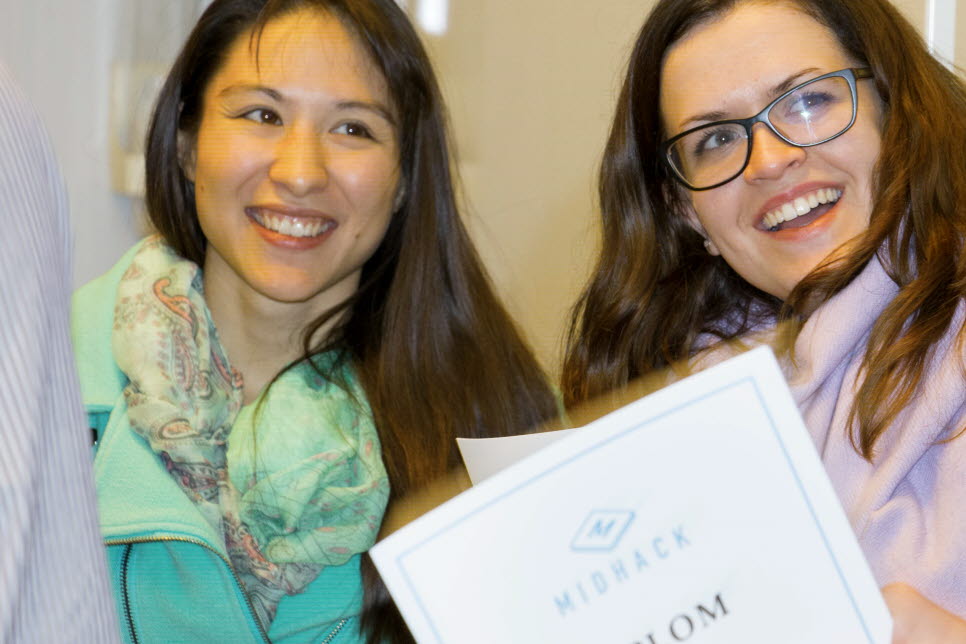 Michelle Ludovici Industriell ekonomi och Felicia Berggren GDK ingick i teamet bakom Polysense. Förutom äran att ha vunnit Midhack fick de 10.000 kronor i prispengar av Mittmedia.